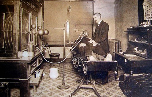 photo_x-ray_and_disk_generator_with_doctor_c._1900